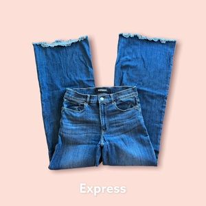 Express, Wide leg, High Rise Jeans. Size 6R.